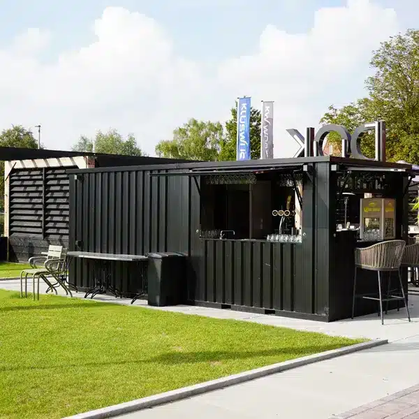 Der geräumige Imbiss und Verkaufscontainer ist in 6×2 und 8×2 Metern 
